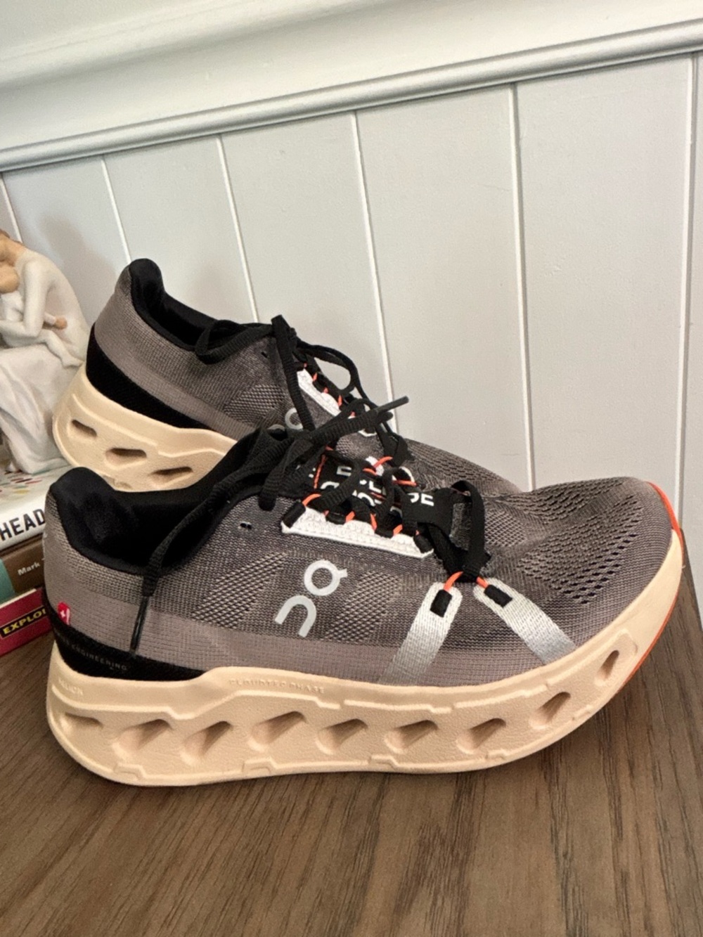 ON Running Cloudeclipse Black/Orange Athletic Shoes Sneakers Women's 9.5 Track